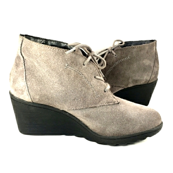 White Mountain Kahlua Gray Suede, Lace-Up, Wedge Bootie. Women's Size 8M - Picture 3 of 12